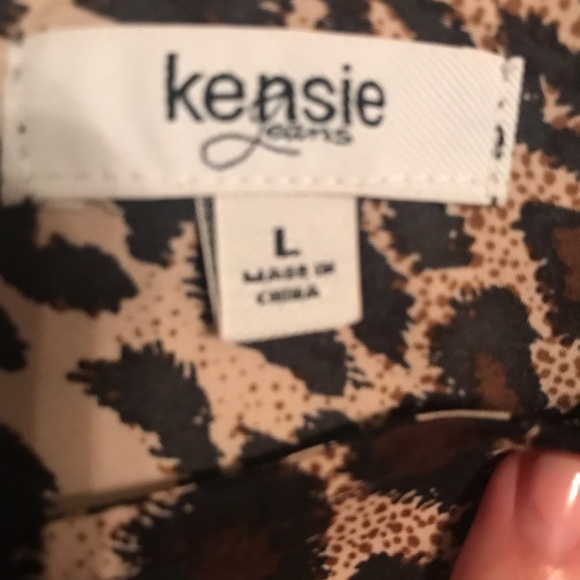 Leopard print long sleeve blouse with ruffles. - Picture 2 of 2